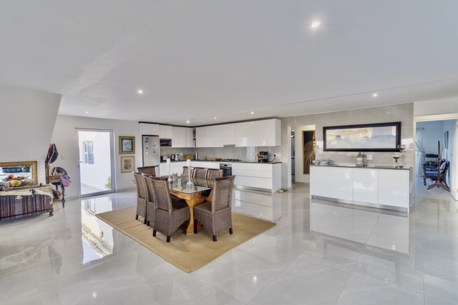 4 Bedroom Property for Sale in Grotto Bay Western Cape